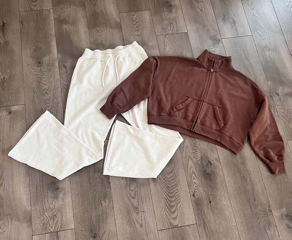 Bundle Hollister Brown Cropped /Ultra High-Rise Flare Sweatpants